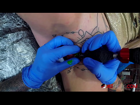 ❤️ Ekstreme tatuita varmulo Sully Savage ricevis tatuon sur sia klitoro ❤️❌ Nur porno ĉe porno eo.teenactivewear.ru ❌️❤